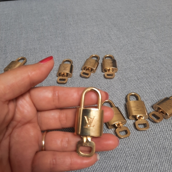 Authentic Louis Vuitton gold brass Padlock and key ,made in France - Picture 10 of 14